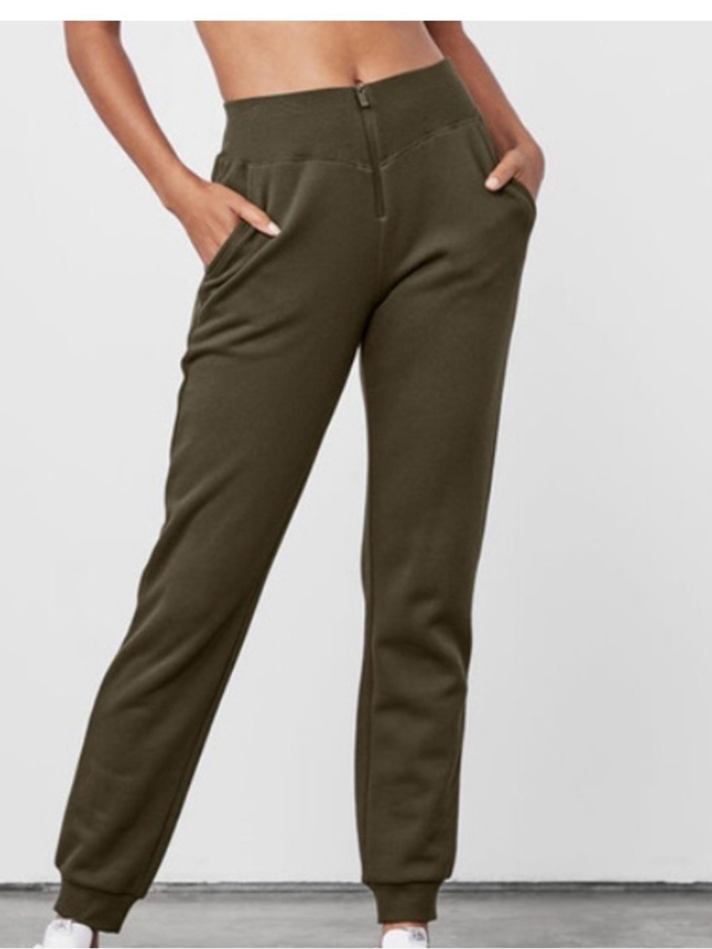 Alo Yoga - Slick zip Sweatpants in Dark Olive / XS